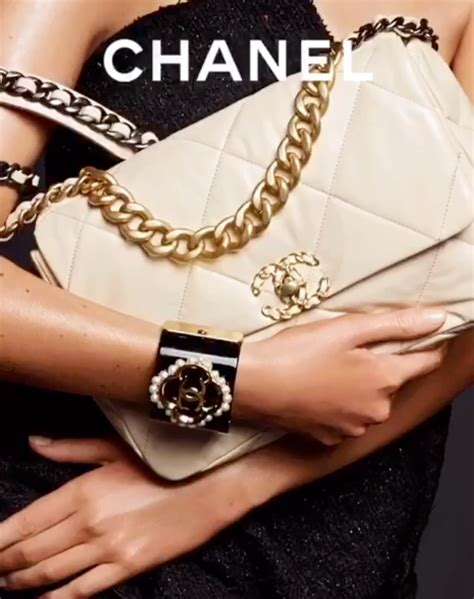 chanel handbags fall 2018|chanel 19 bag price.